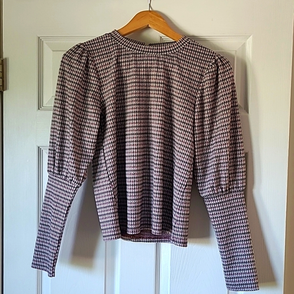 LS Houndstooth Puff Shoulder Top